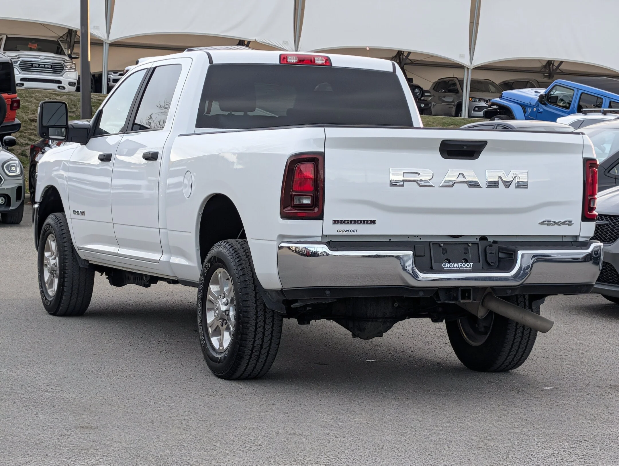 Used 2025 White RAM Big Horn - Level I - 6.4L HEMI - Apple CarPla - Big Horn 4x4 Crew Cab 64 Box image 6