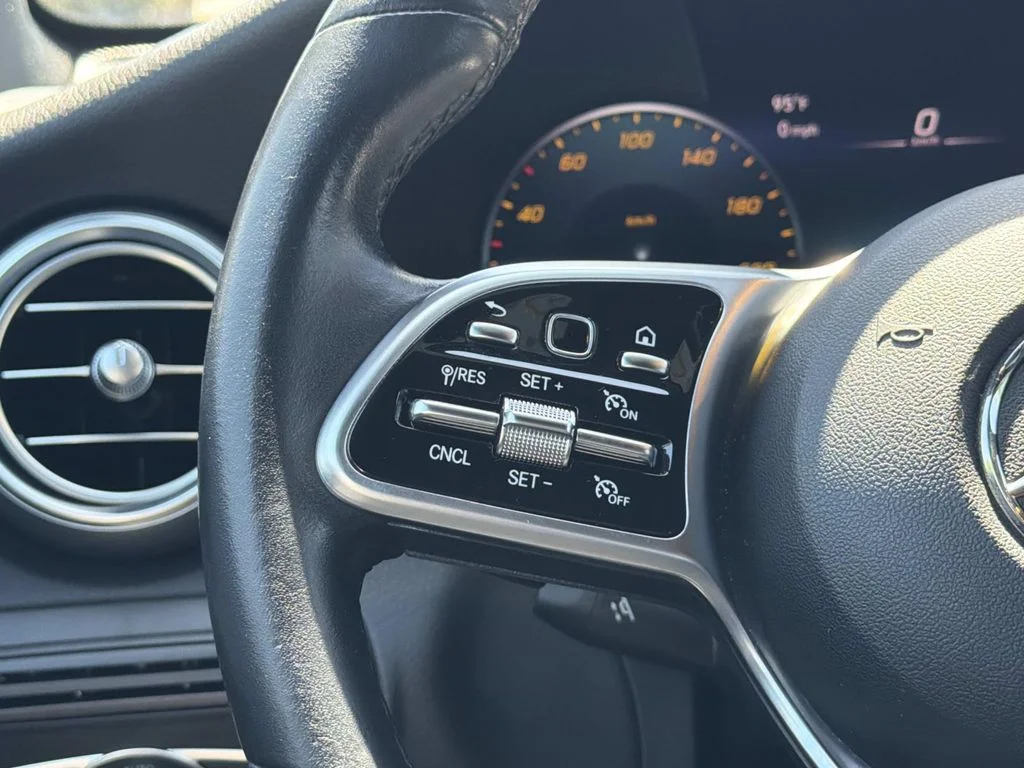 Used 2022 White Mercedes-Benz GLC 300 image 8