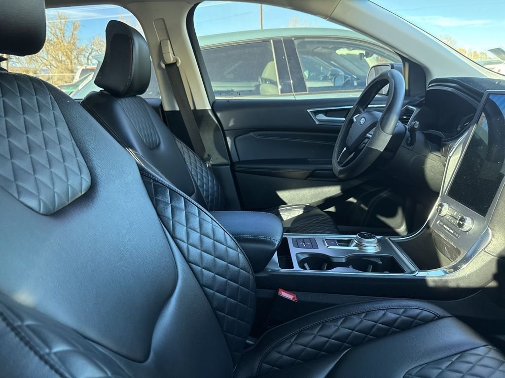 2023 Ford Edge Titanium photo 3