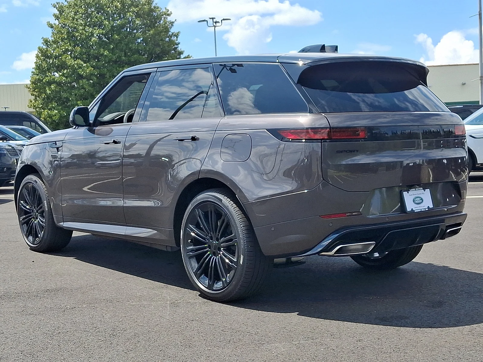 New 2026 Charente Grey Premium Metallic - 1DN Land Rover Dynamic SE image 4