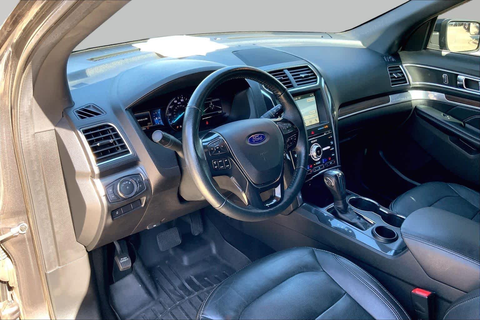 Used 2018 Magnetic Metallic Ford Limited image 16
