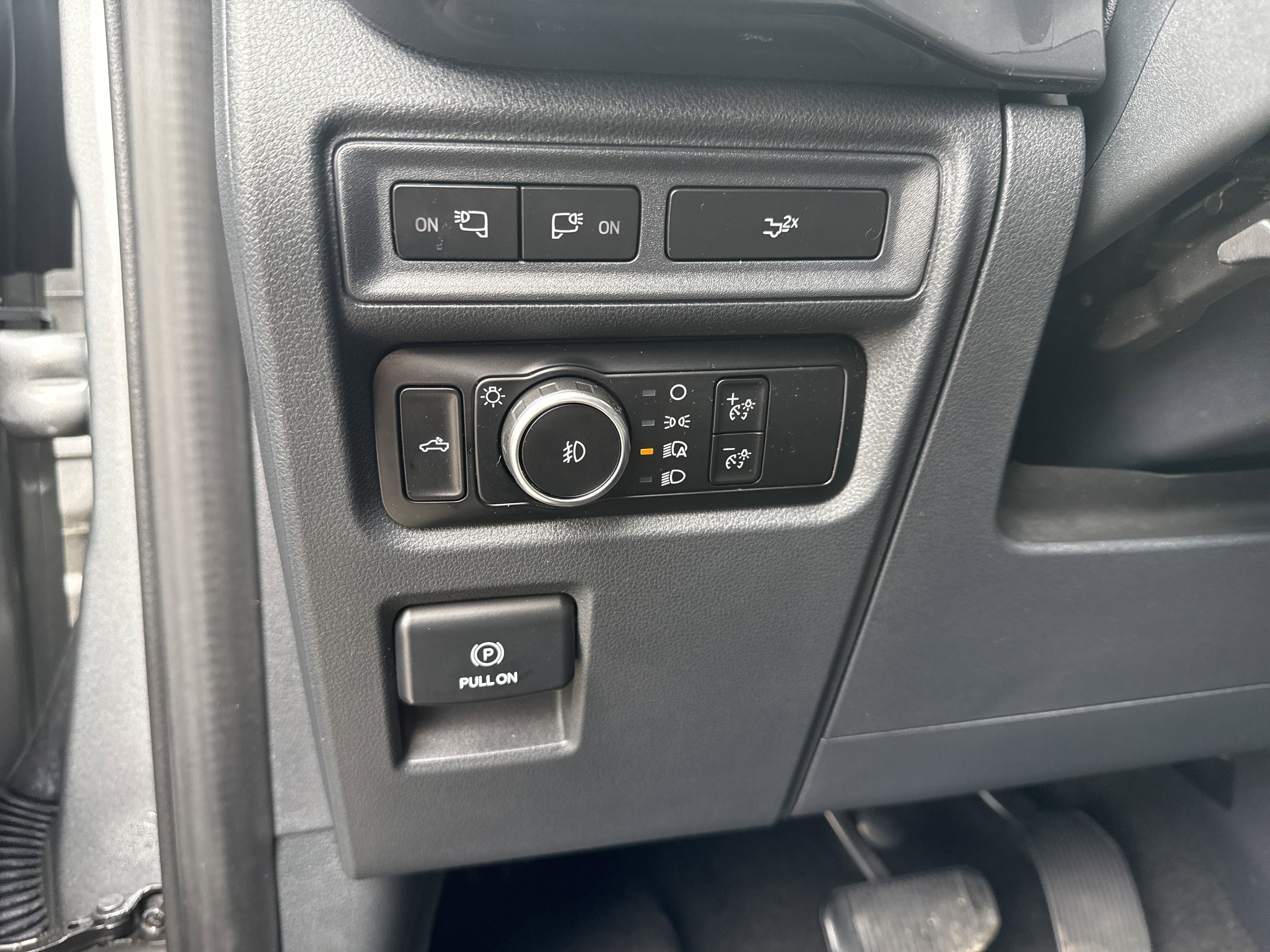Used 2023 Silver Ford  image 32