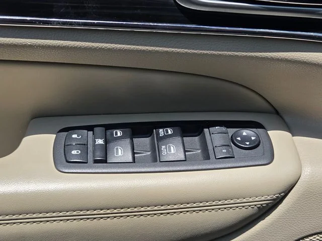Used 2019 Gray Jeep Limited image 30