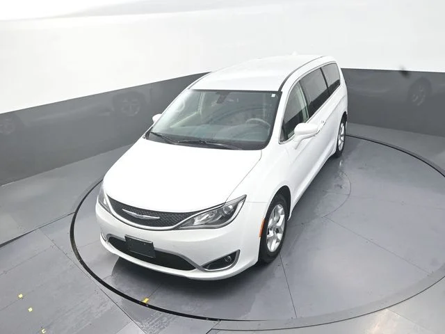 Used 2018 White Chrysler Touring Plus image 23