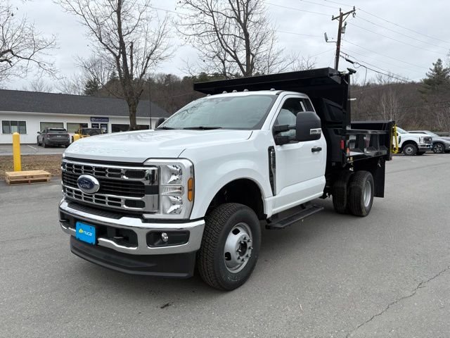 New 2026 Oxford White Ford F-350® XL image 3