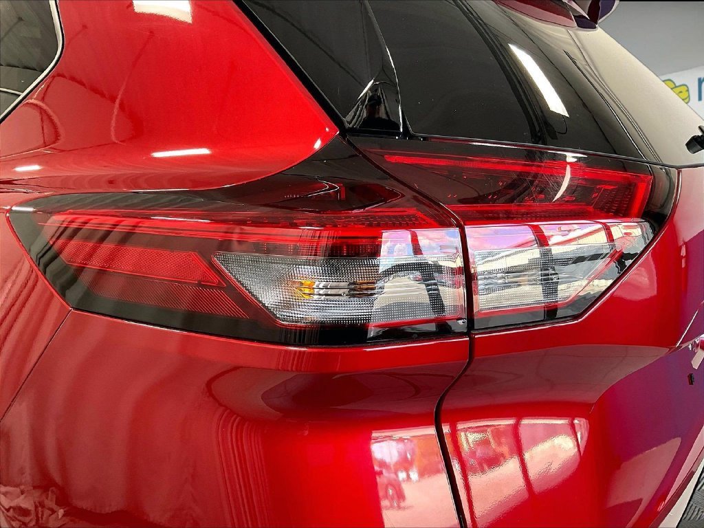 Used 2023 Red Nissan SL image 35