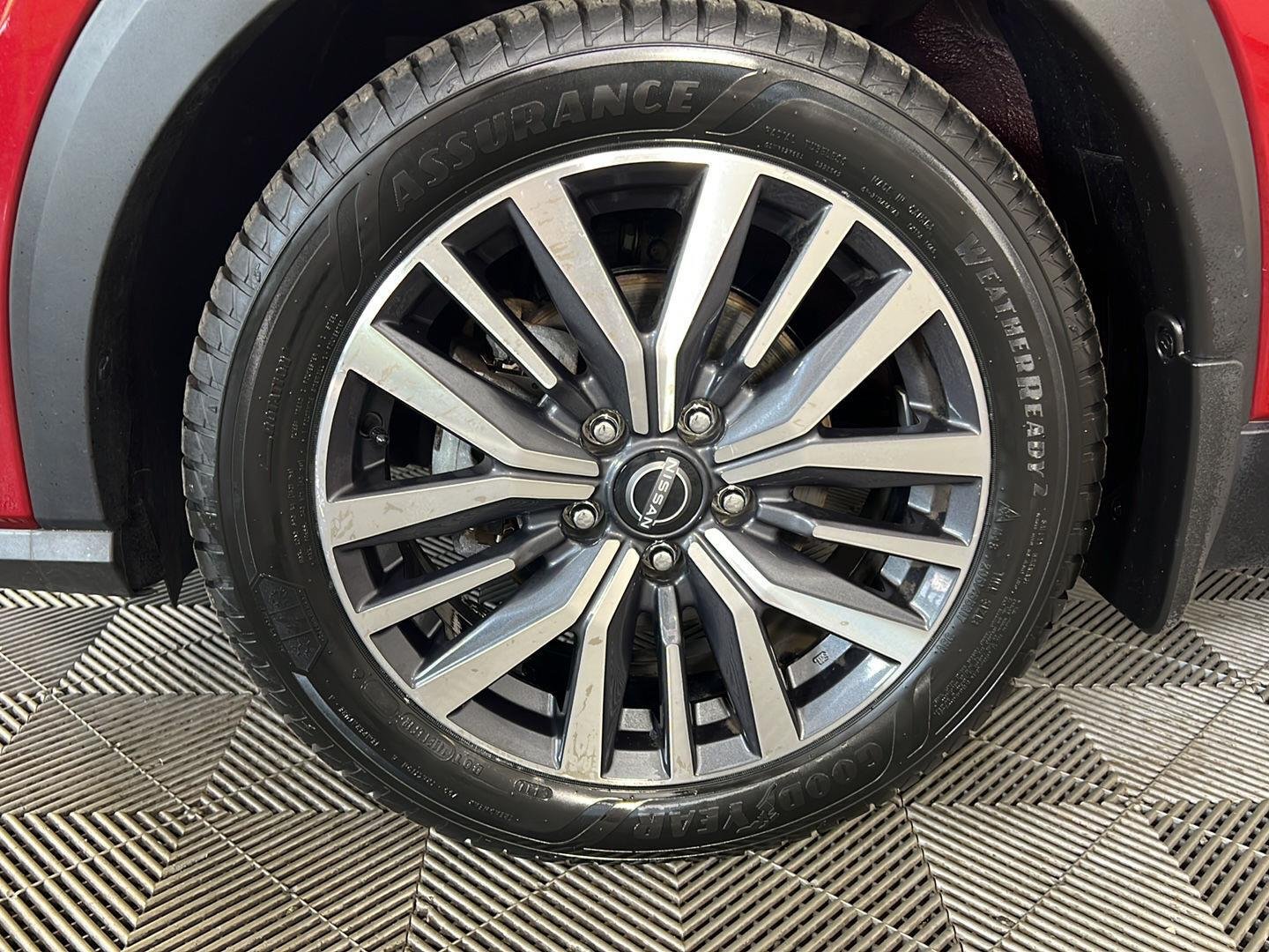 Used 2023 Scarlet Ember Tintcoat/Super Black Nissan SV image 15