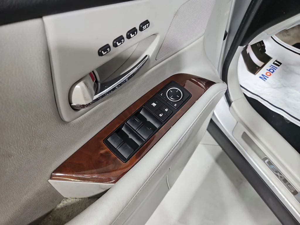 Used 2010  Lexus 350 image 11