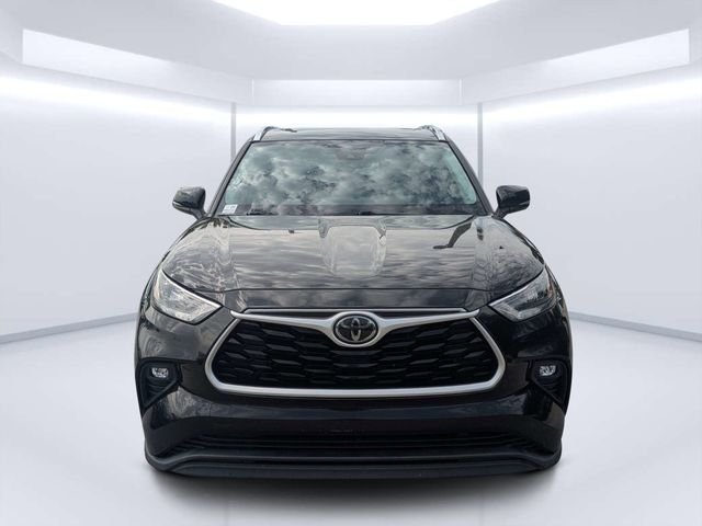 Used 2020 Black Toyota XLE image 8