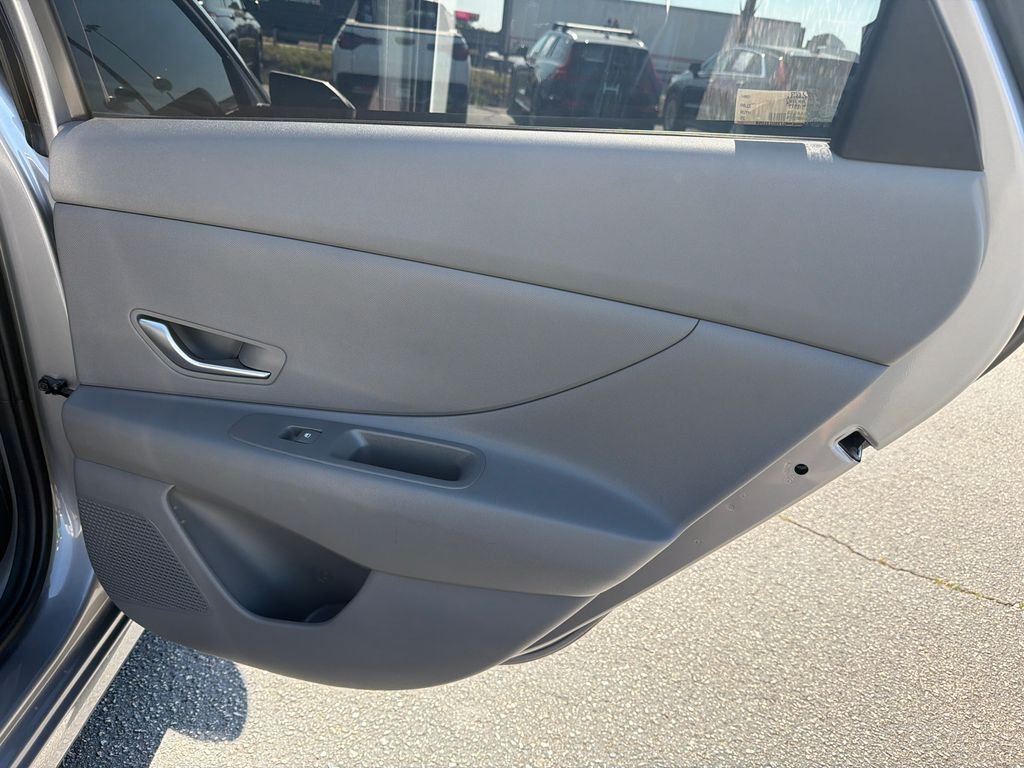 2025 Hyundai Elantra Blue - Photo 16