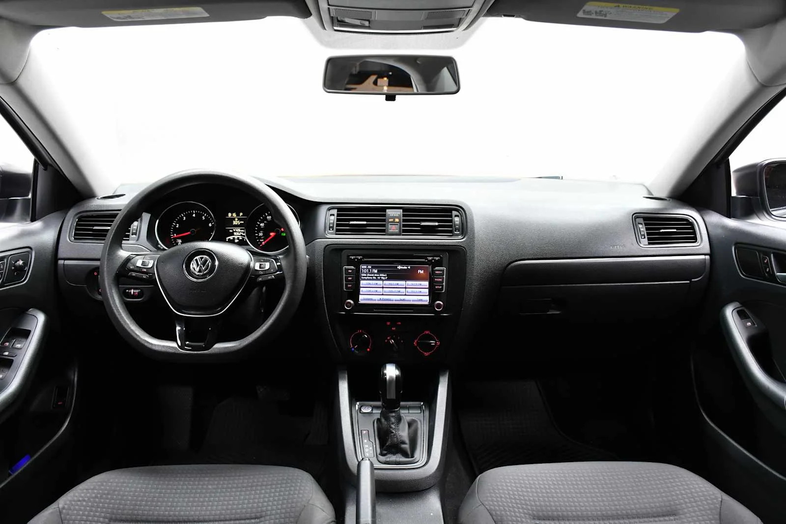 Used 2015 Pure White Volkswagen 2.0L S image 16