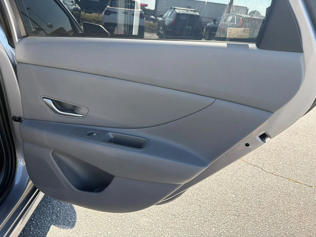 Used 2025 Silver Hyundai Blue image 16