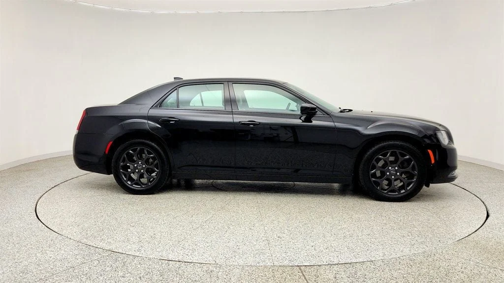 Used 2020 Gloss Black Chrysler 300S AWD image 4
