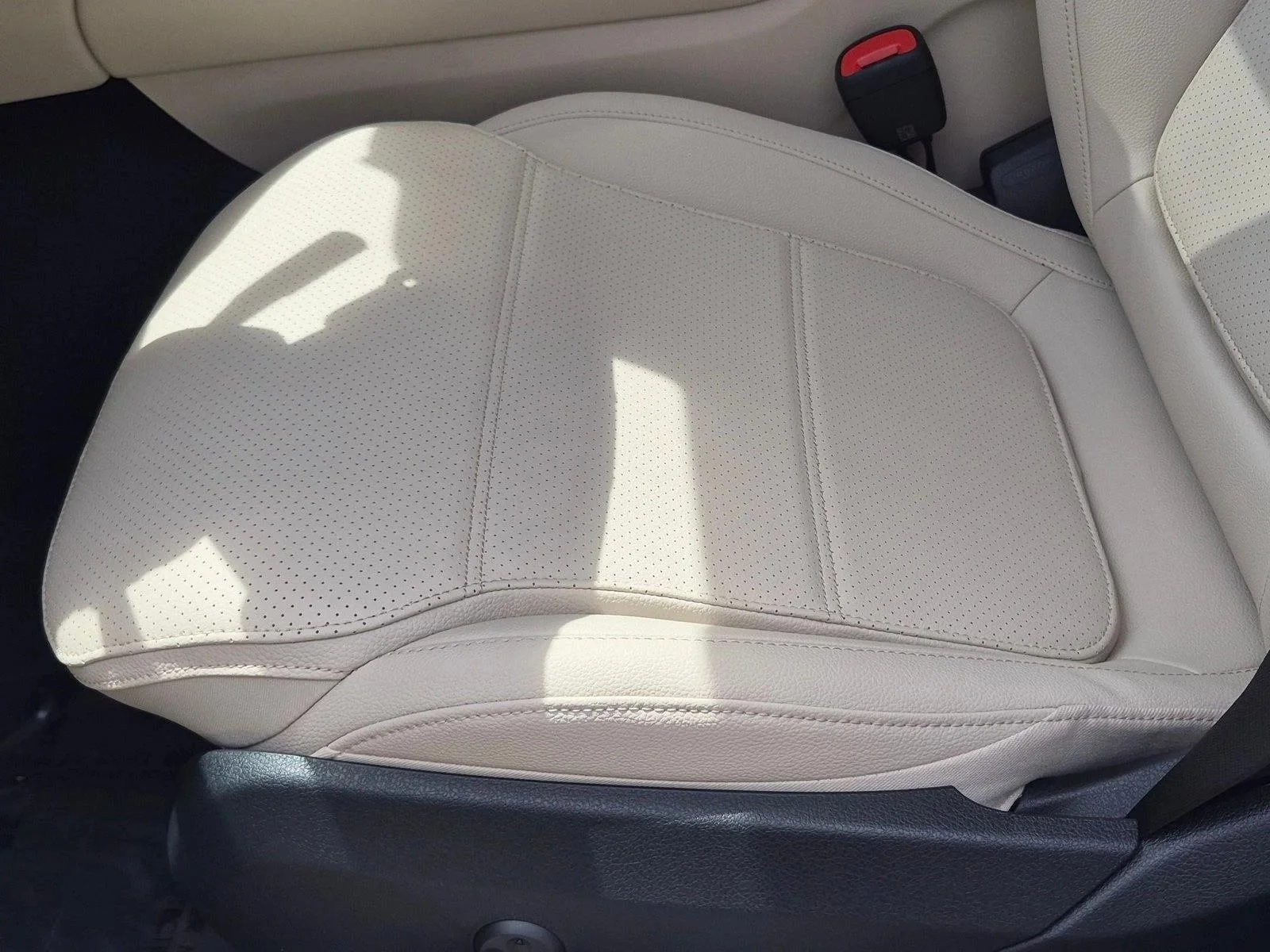 Used 2026 Polar White Mercedes-Benz GLC 300 image 4