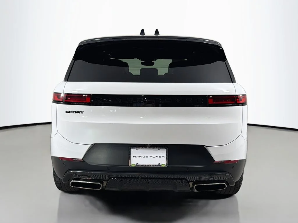 Used 2024 White Land Rover SE image 6