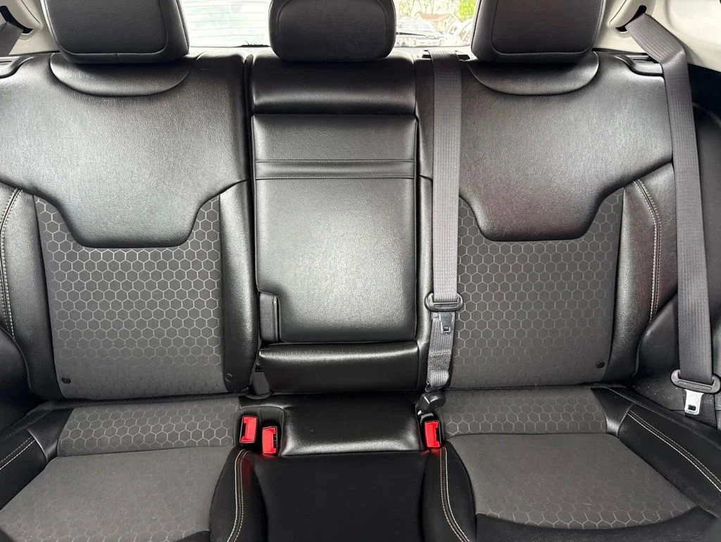 Used 2019 White Clearcoat Jeep Latitude image 14