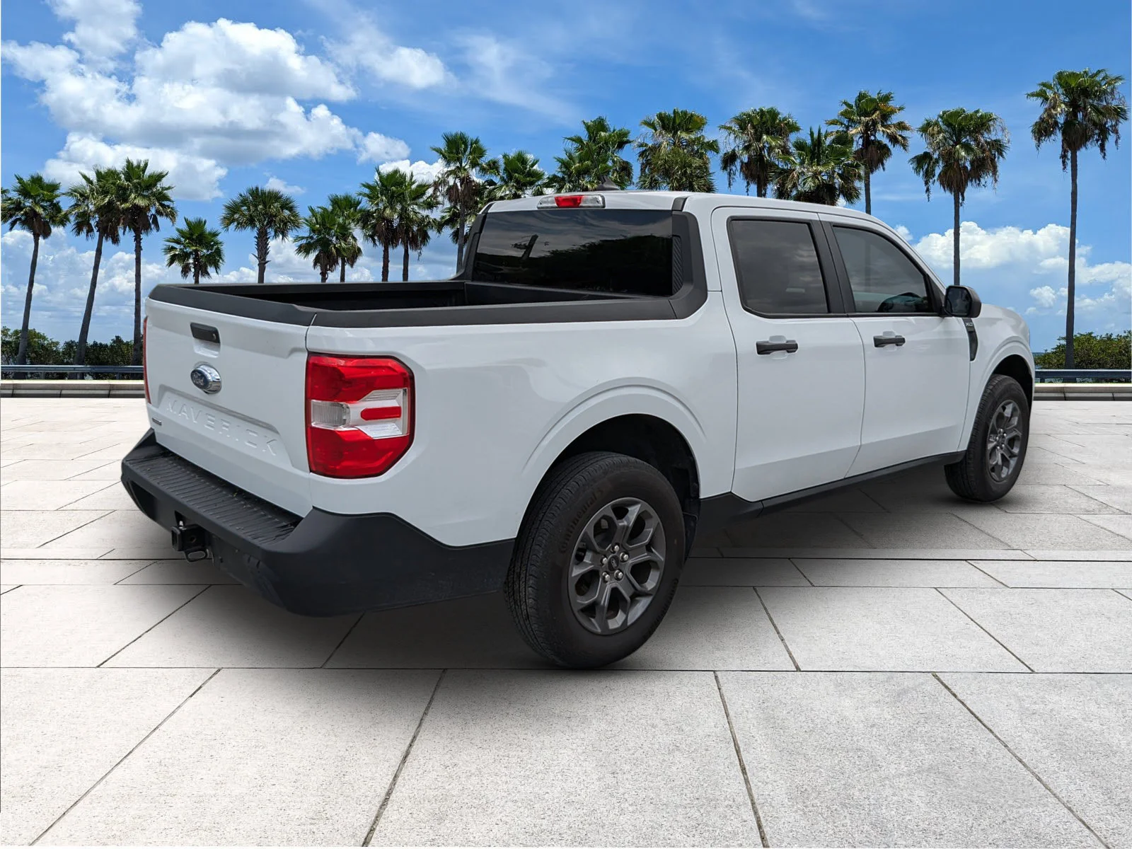 Certified Used 2024 Oxford White Clearcoat Ford XLT image 8