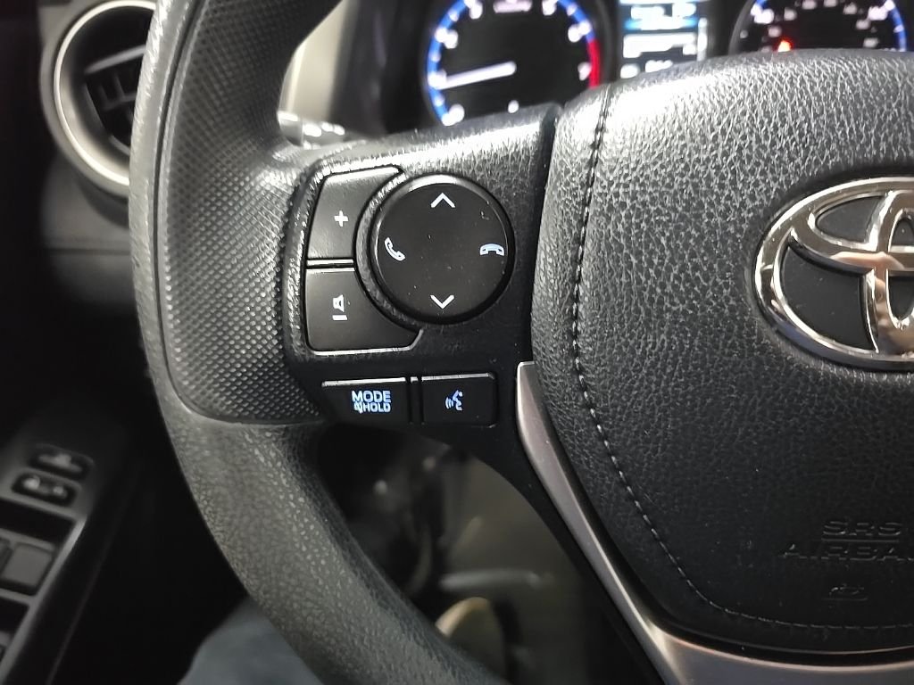 Used 2017 White Toyota LE image 19
