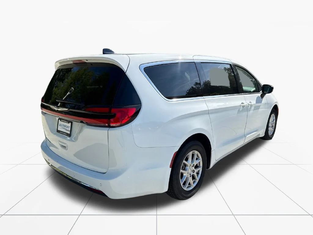 Used 2024 Bright White Clearcoat Chrysler Touring L image 8