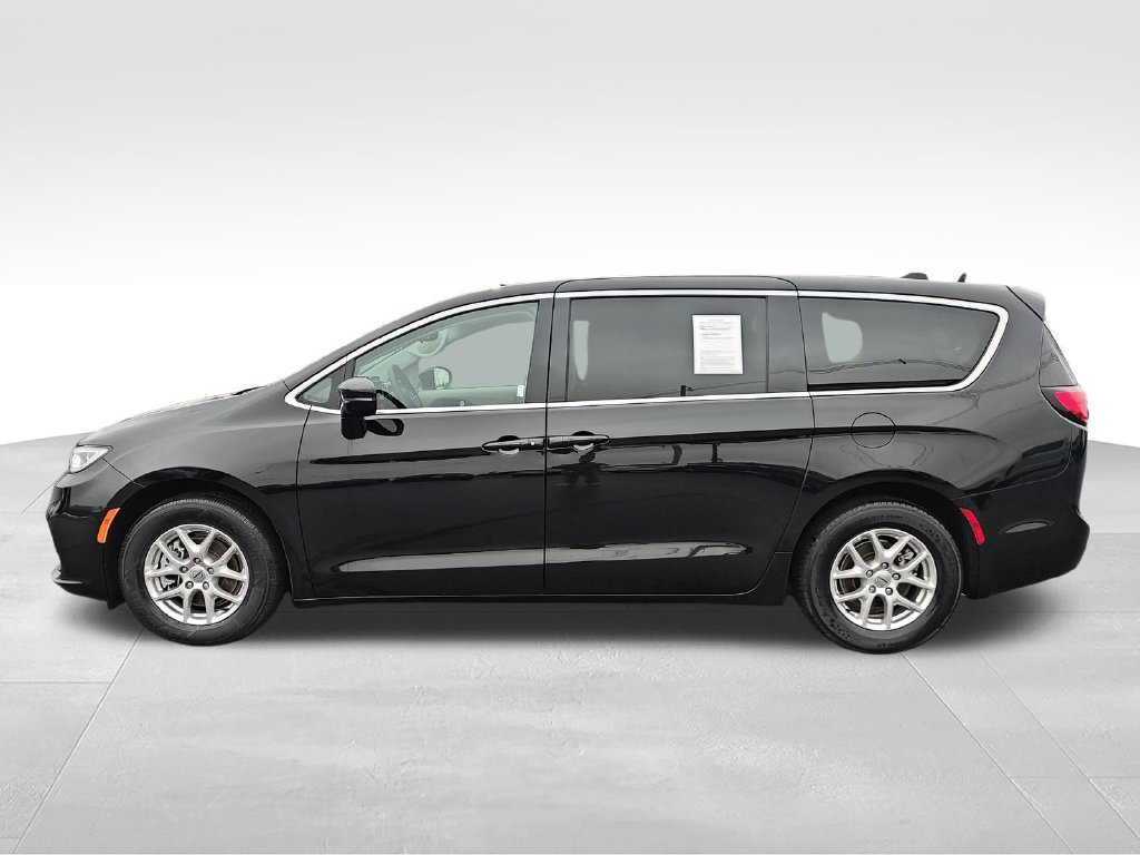 Used 2024 Black Chrysler Touring L image 2