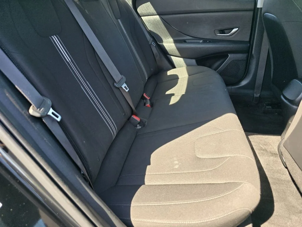 Used 2022 Black Hyundai SEL image 18