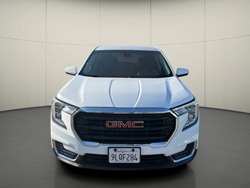 Used 2024 White GMC SLE image 2