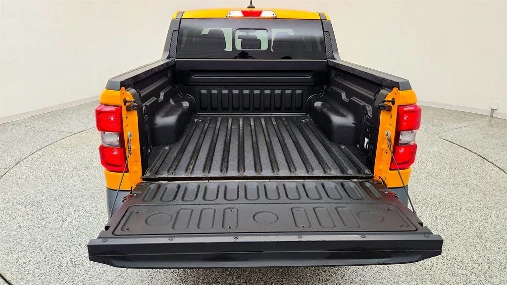 Used 2023 Cyber Orange Metallic Tricoat Ford LARIAT FWD SuperCrew w/ Black Appearance Pkg & Luxury Pkg image 6