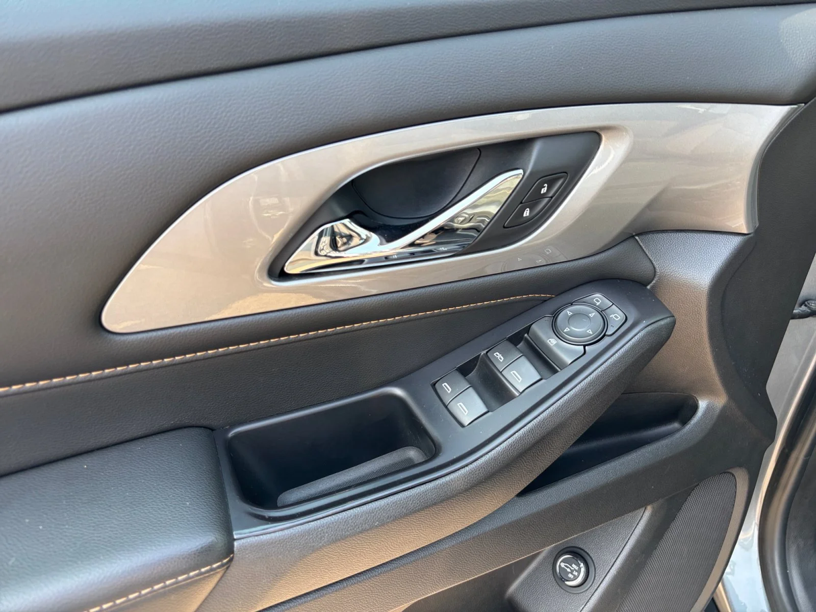 Used 2018 Gray Chevrolet LT Cloth image 11