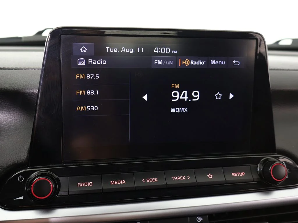 Used 2022 White Kia LXS image 41