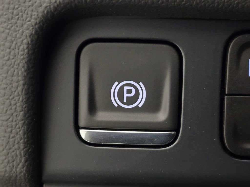2025 Chevrolet Suburban Z71 - Photo 11