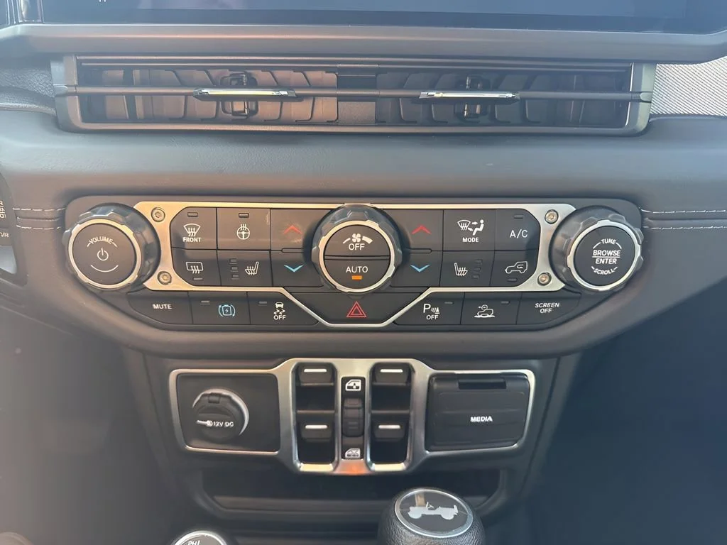 Used 2025 Red Jeep Sahara image 18