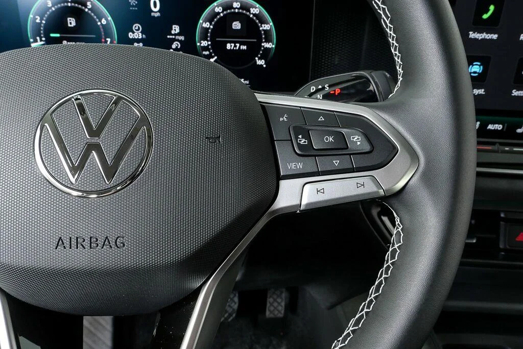 New 2026 Deep Black Pearl Volkswagen SE image 13