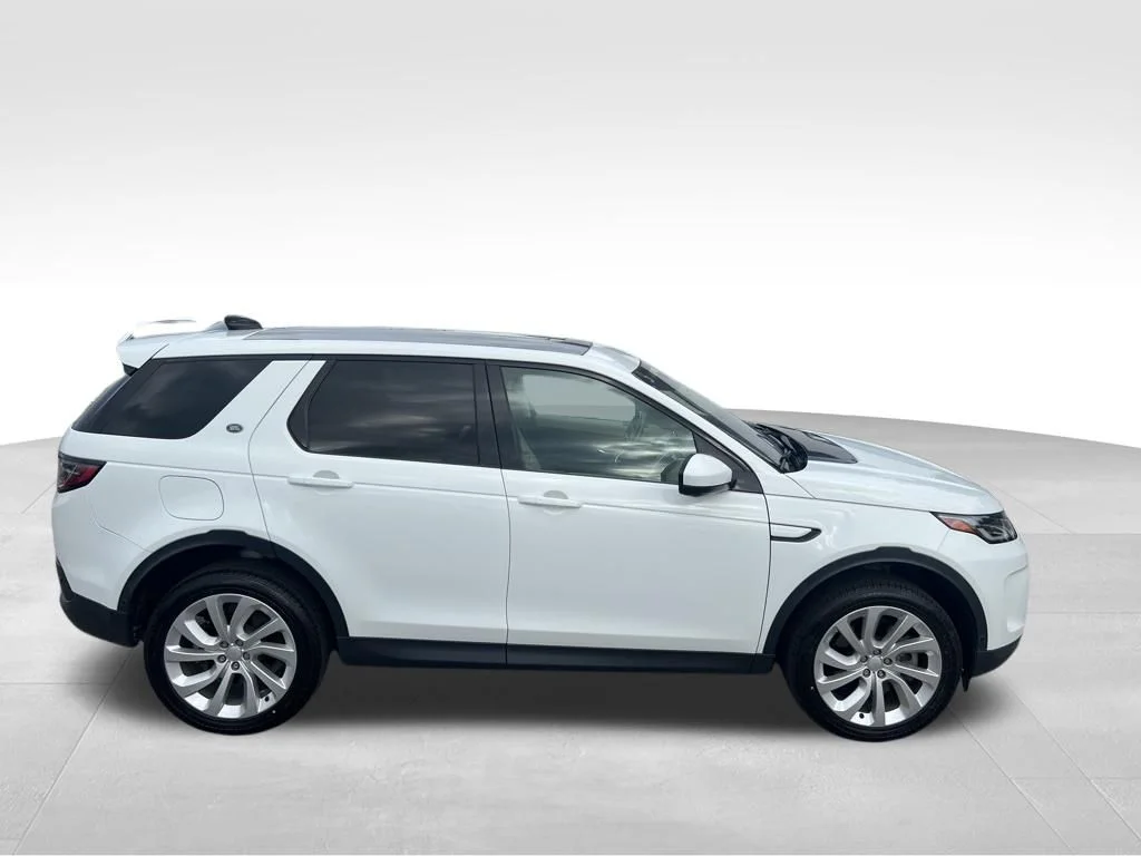 Used 2021 White Land Rover SE image 4