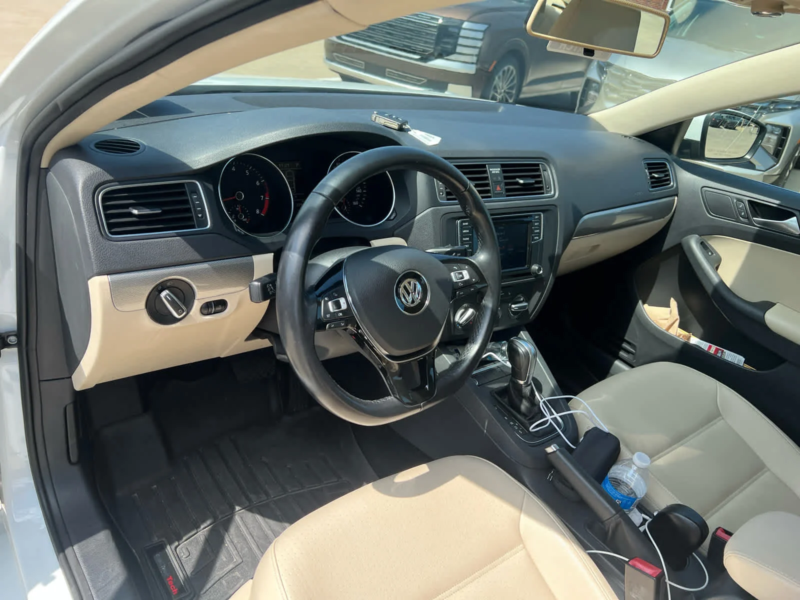 Used 2017 Pure White Volkswagen 1.4T SE image 13