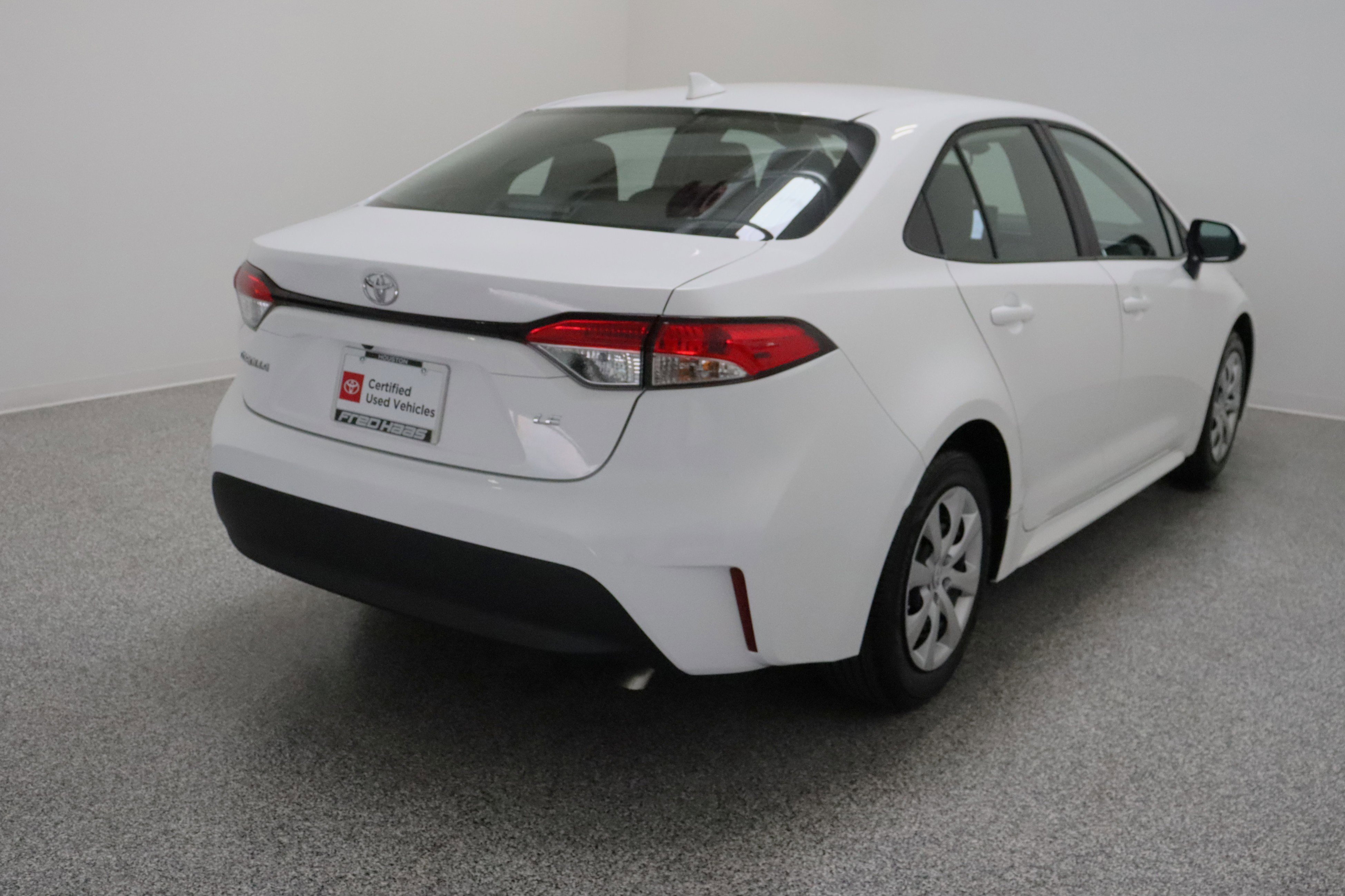 Used 2025 Ice Cap Toyota LE 2.0L image 7