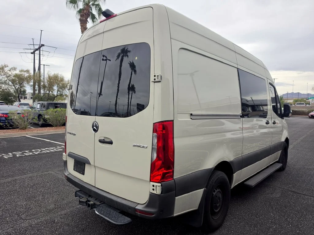 Used 2022  Mercedes-Benz  image 5