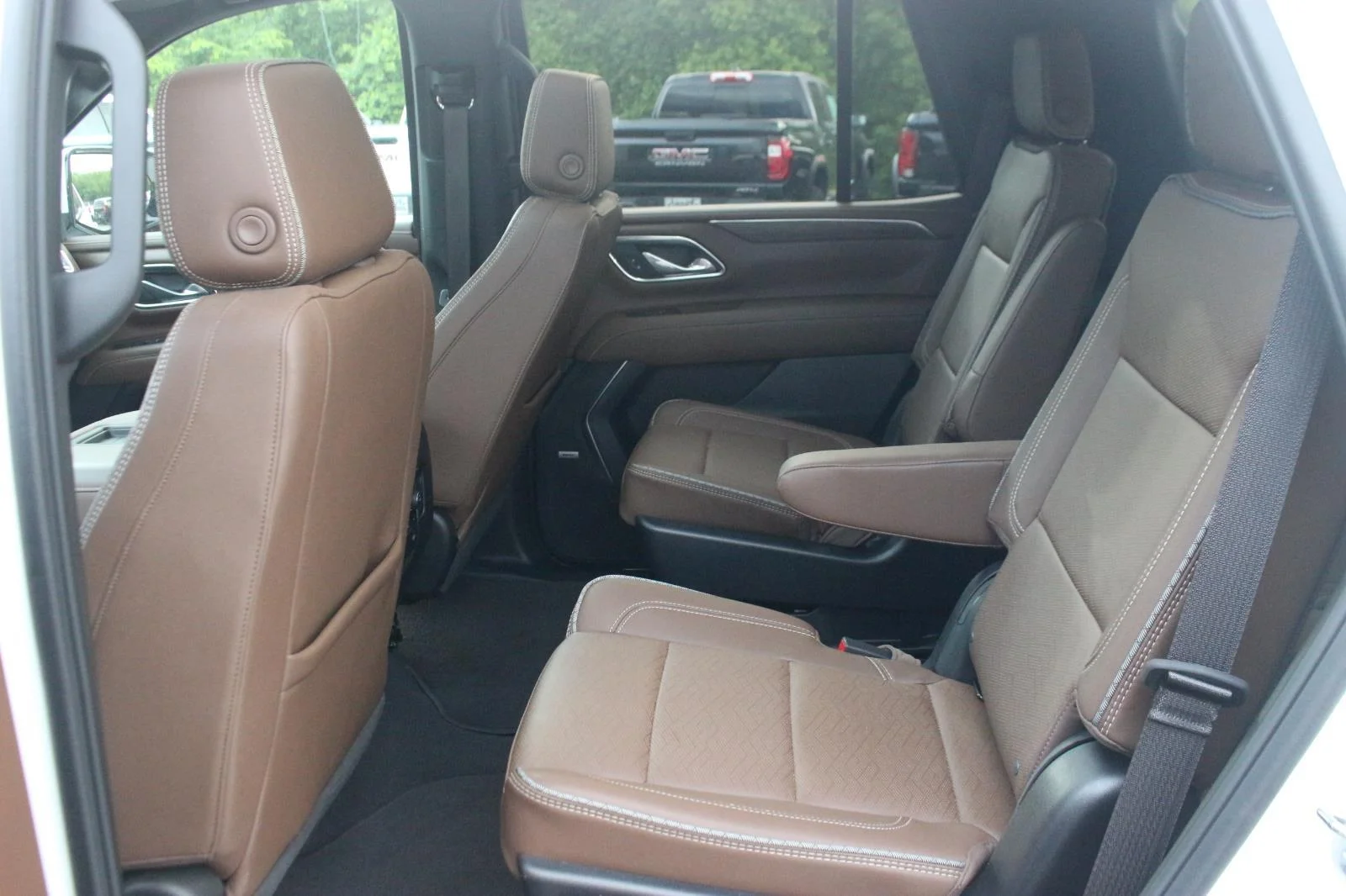 Used 2024 Iridescent Pearl Tricoat Chevrolet High Country image 38