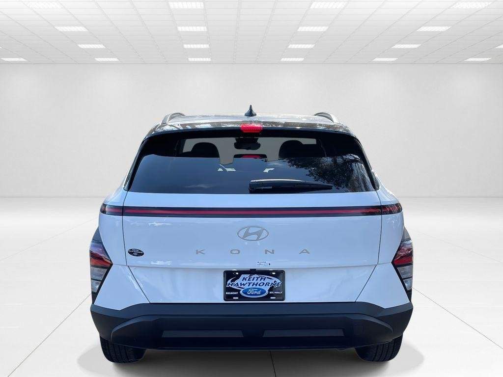 New 2026 White Hyundai SEL Sport FWD image 5