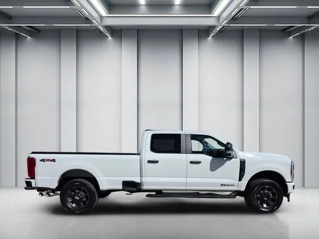 Used 2026 White Ford XL image 4