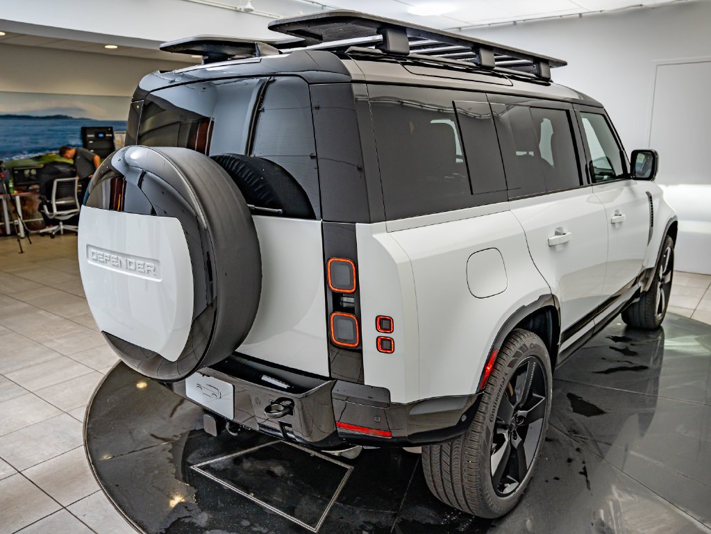 New 2026 Fuji White Land Rover X-Dynamic SE image 15