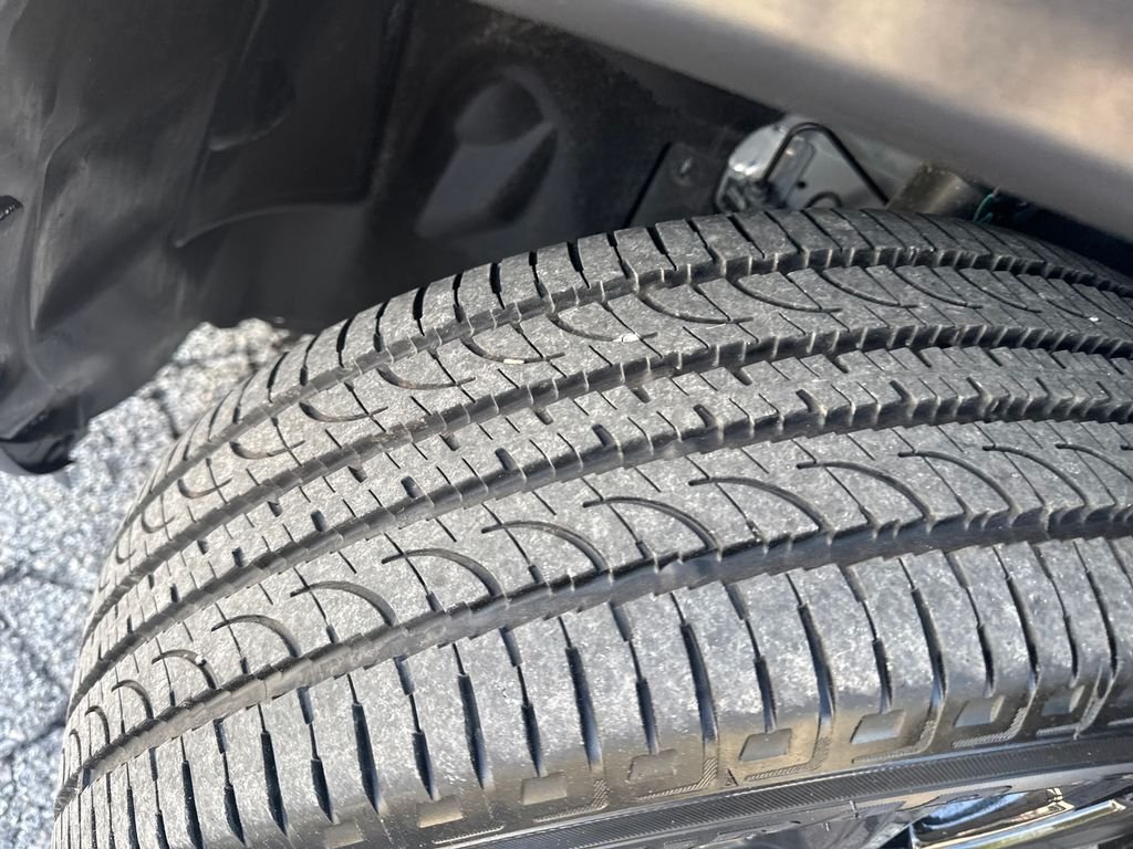 Used 2025 Black Jeep Latitude image 27