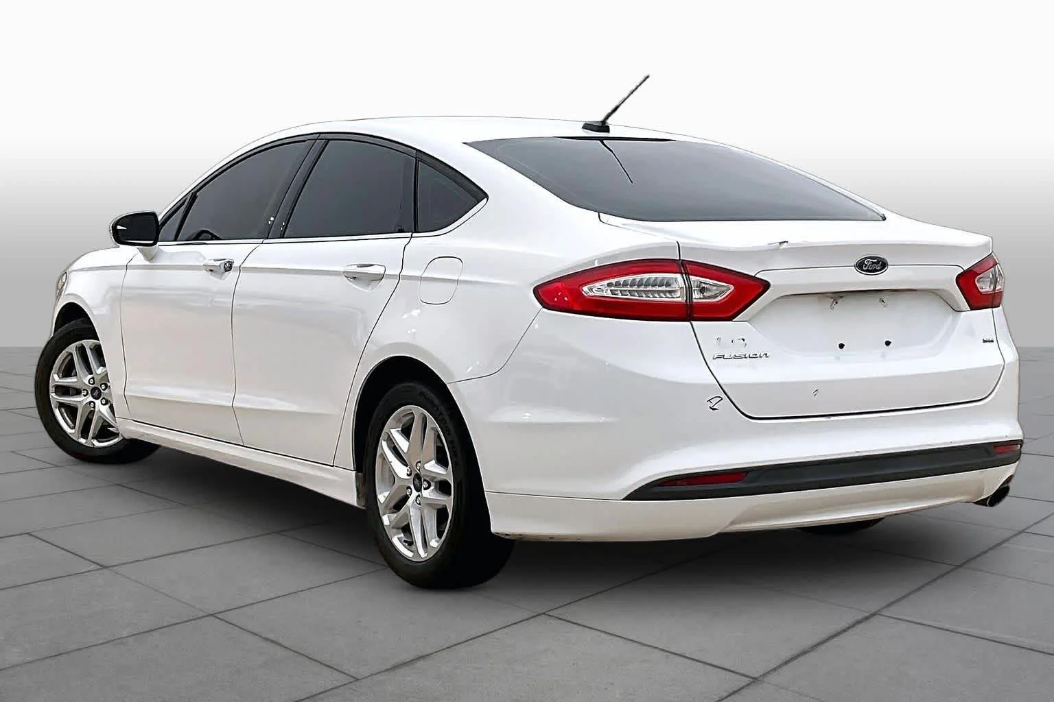 Used 2014 Oxford White Ford SE image 12