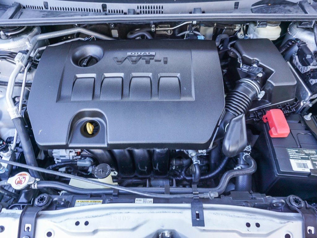 Used 2018 Silver Toyota LE image 26