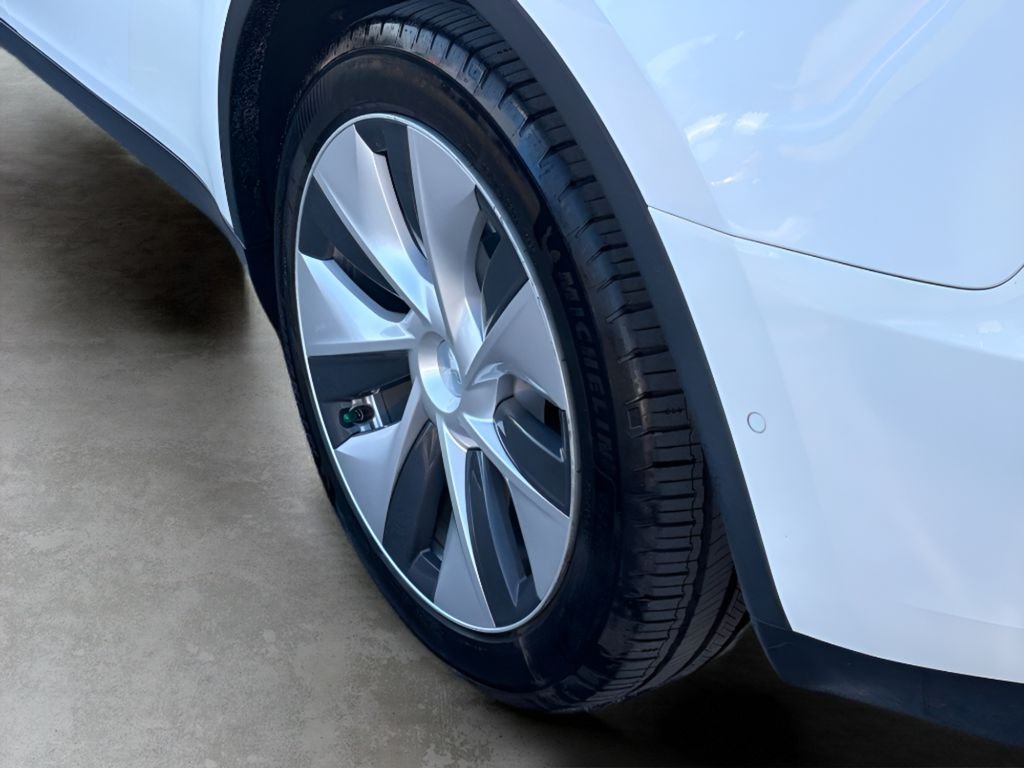 Used 2021 White Tesla Long Range image 8