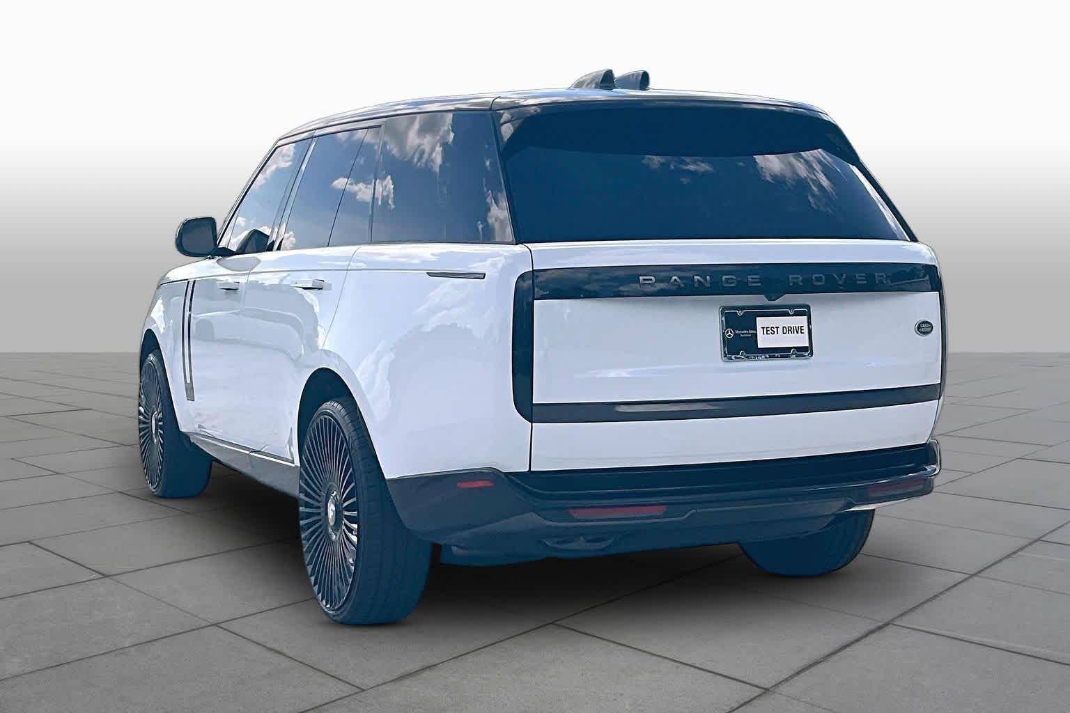 Used 2023 Icy White SV Bespoke Special Effect Satin Land Rover SE image 11
