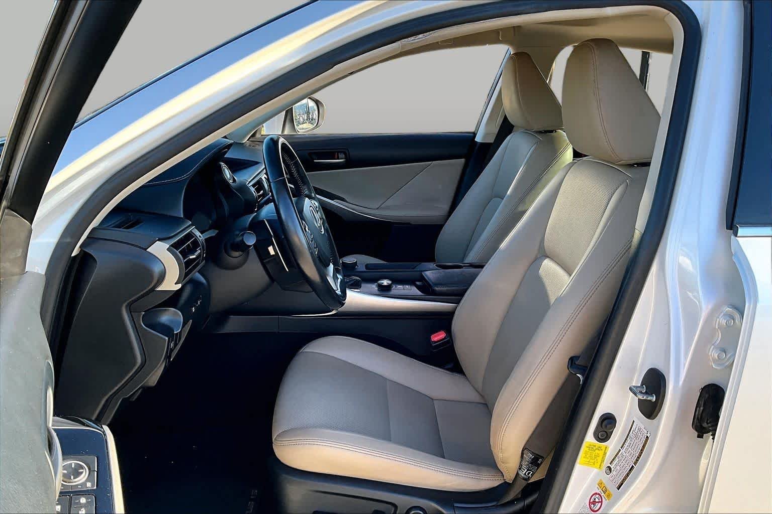 Used 2017 Eminent White Pearl Lexus  image 8