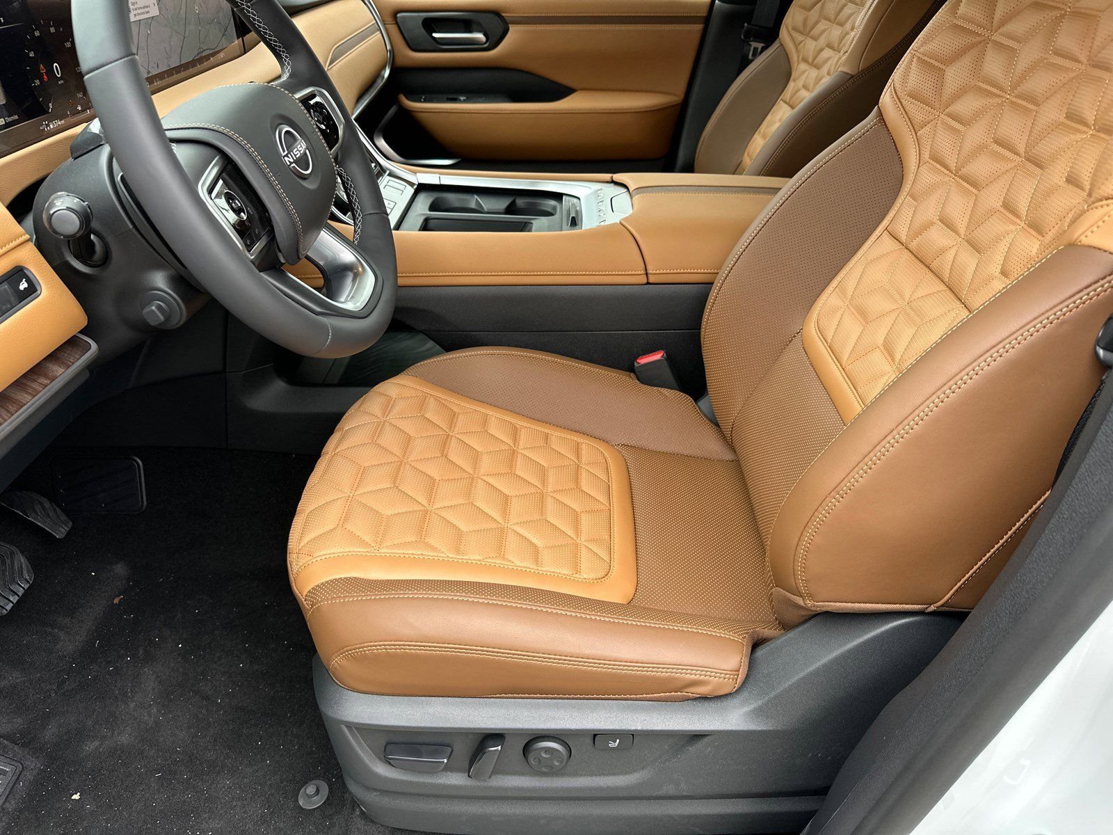 New 2026 White Nissan Platinum Reserve image 9