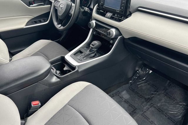 Used 2021 White Toyota XLE image 23