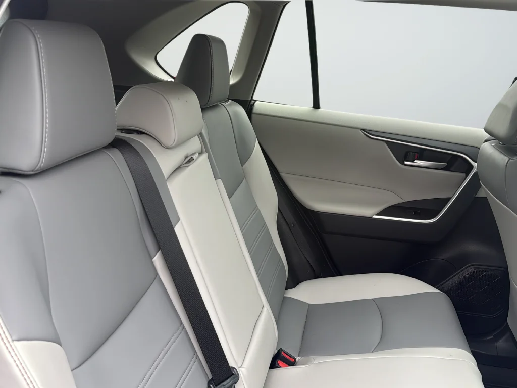 Used 2025 Blue Toyota XLE Premium image 22