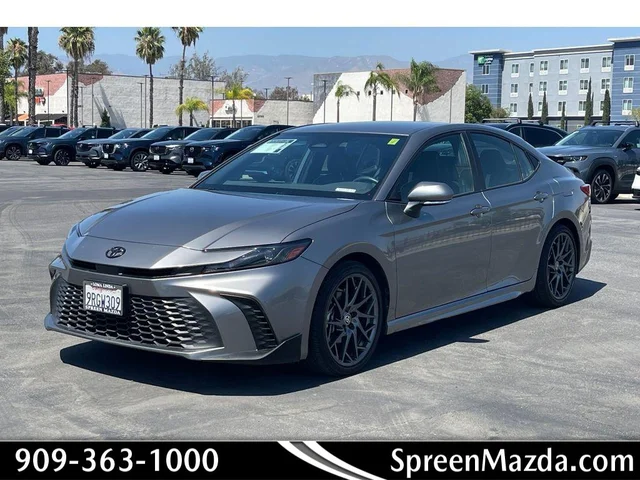 2025 Toyota Camry Hybrid SE